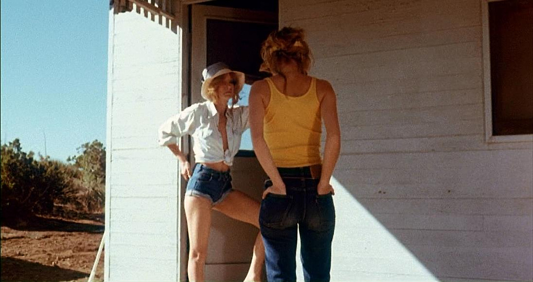 Claudia Jennings y Jocelyn Jones en Las Chicas de la Dinamita