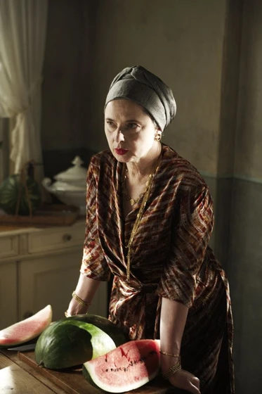 Isabella Rossellini en pollo-con-ciruelas