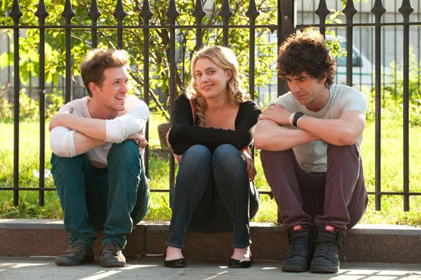 Hamish Linklater, Joel Kinnaman y Greta Gerwig en Lola Versus