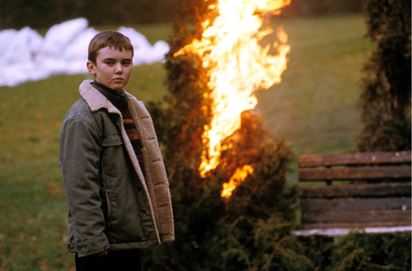 Cameron Bright en El Enviado (2004)