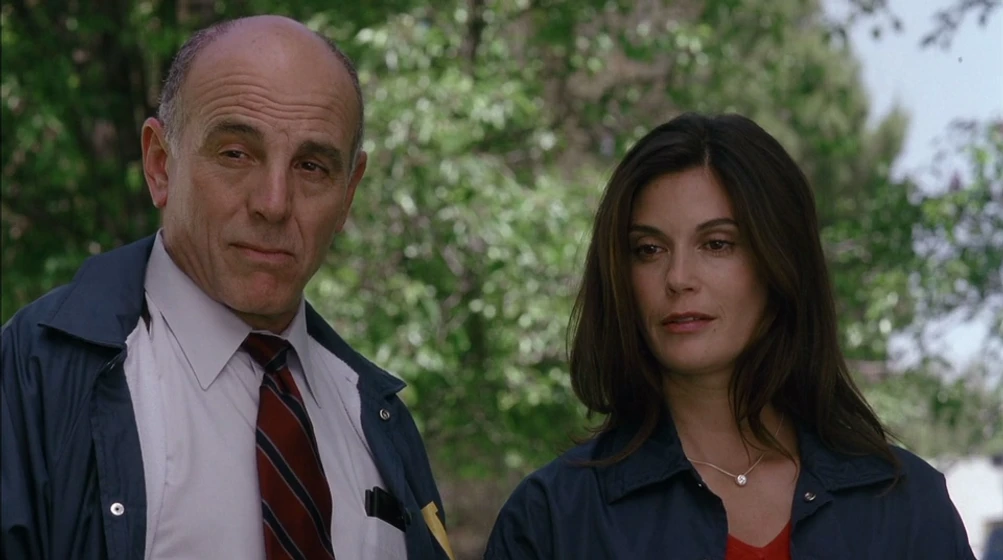 Teri Hatcher y Carmen Argenziano en momentum-2003