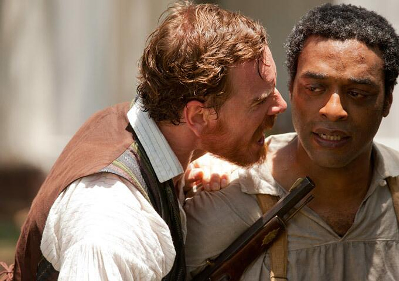 Chiwetel Ejiofor y Michael Fassbender en 12 Años de Esclavitud