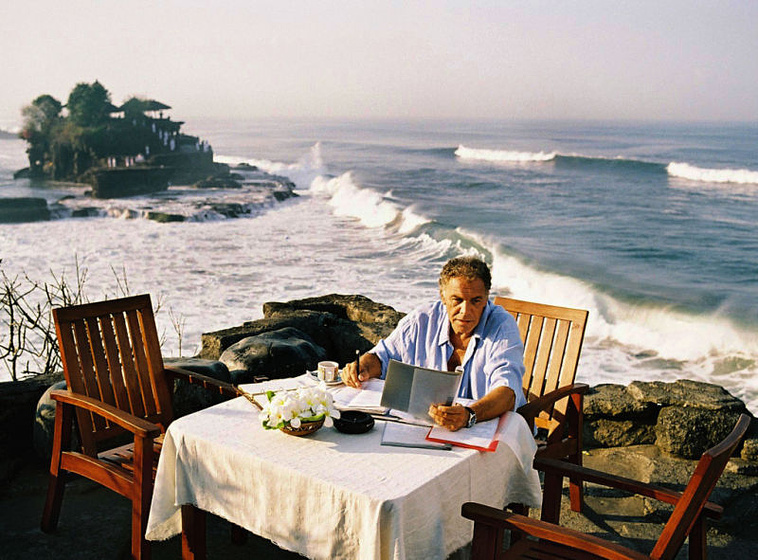 Christian Kohlund en Dream Hotel: Bali