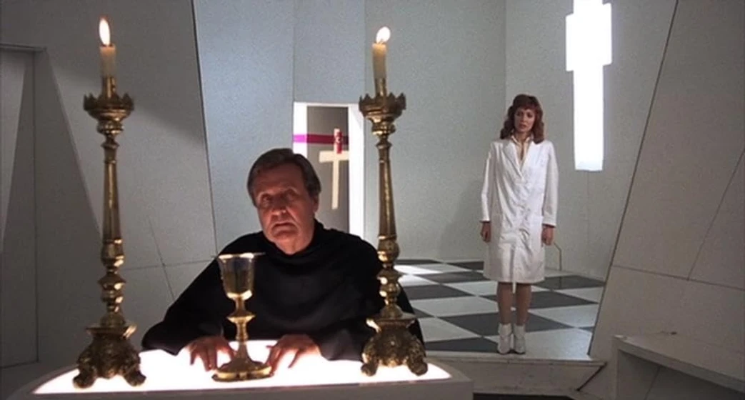 Patrick Macnee y Lisa Langlois en transformations