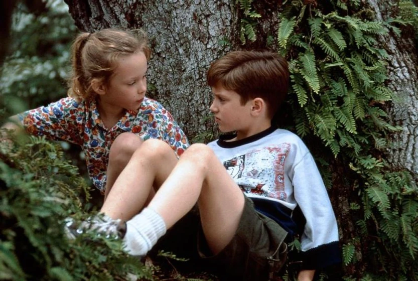 Thora Birch y Elijah Wood en un-lugar-llamado-paraiso