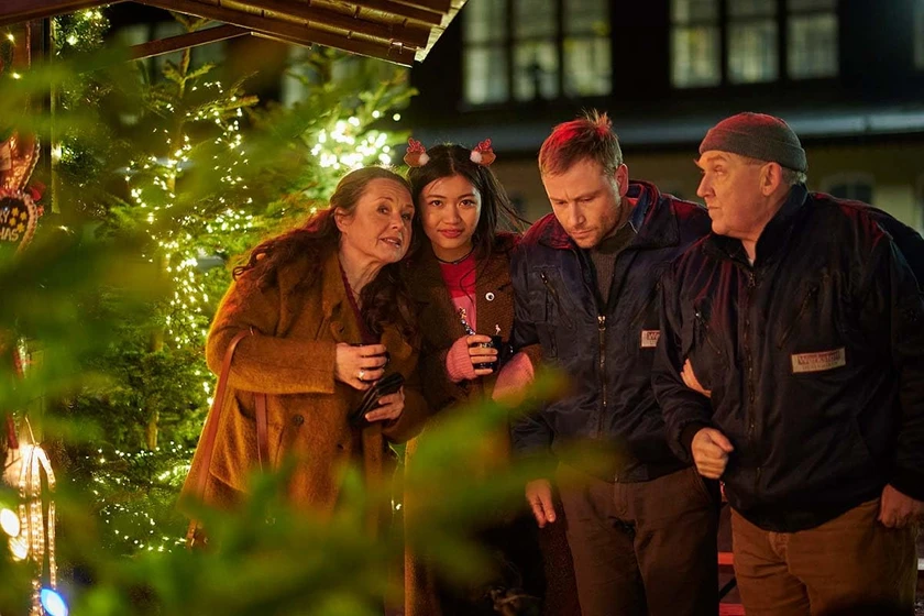 Max Riemelt, Dietmar Bär, Gabriele Völsch y Nhung Hong en navidades-en-taxi