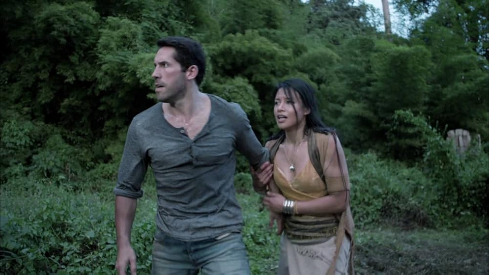 Scott Adkins y Ann Truong en Blanco Humano 2