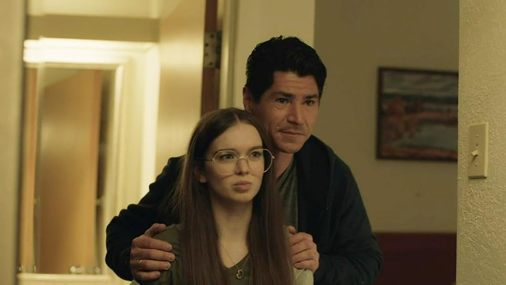 Summer H. Howell y Michael Fishman en la-busqueda-de-elizabeth-thomas