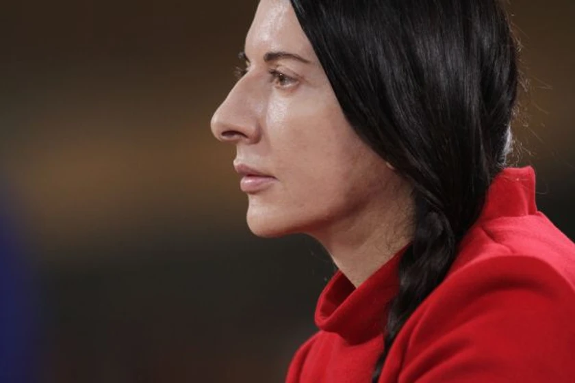 Imagen de marina-abramovic-la-artista-esta-presente