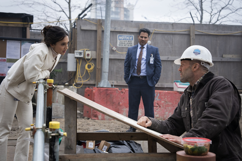 Jason Statham, Michael Peña y Noemi Gonzalez en A Working Man