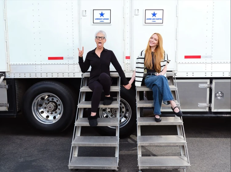 Jamie Lee Curtis y Lindsay Lohan en ponte-en-mi-lugar-de-nuevo
