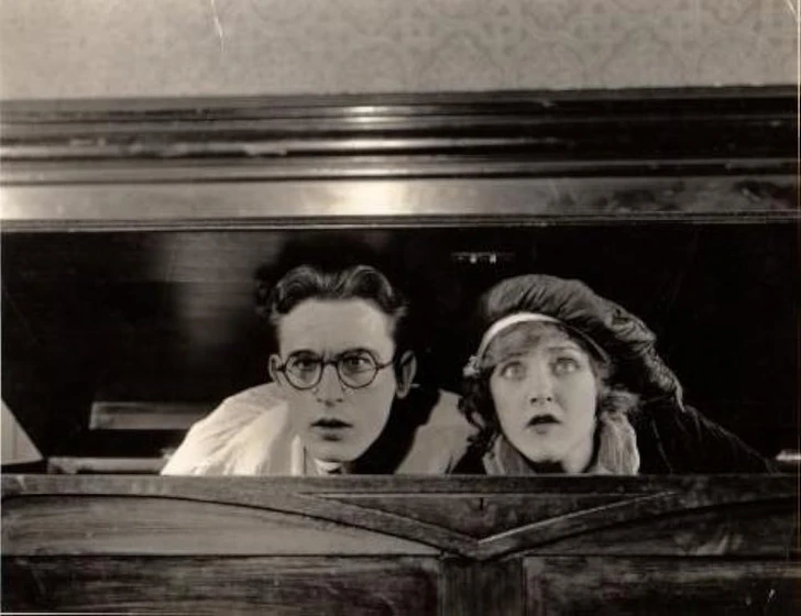 Harold Lloyd y Mildred Davis en la-mansion-encantada-1920