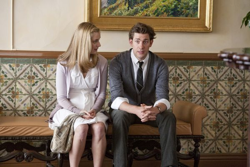 John Krasinski y Caitlin Fitzgerald en No es tan fácil