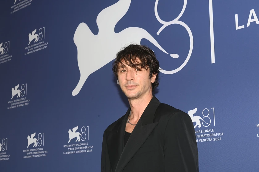 Ahmet Rifat Sungar en los-dos-oficiales (Festival de Venezia. Septiembre 2024)