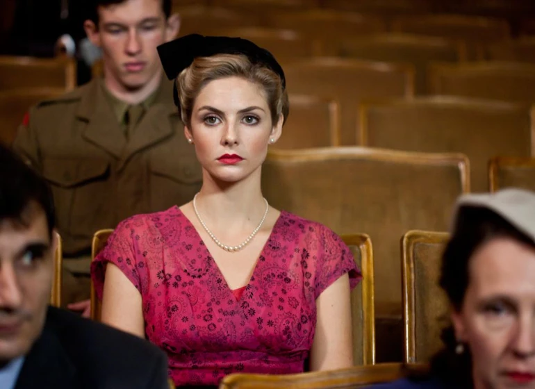 Vanessa Kirby en reina-y-patria