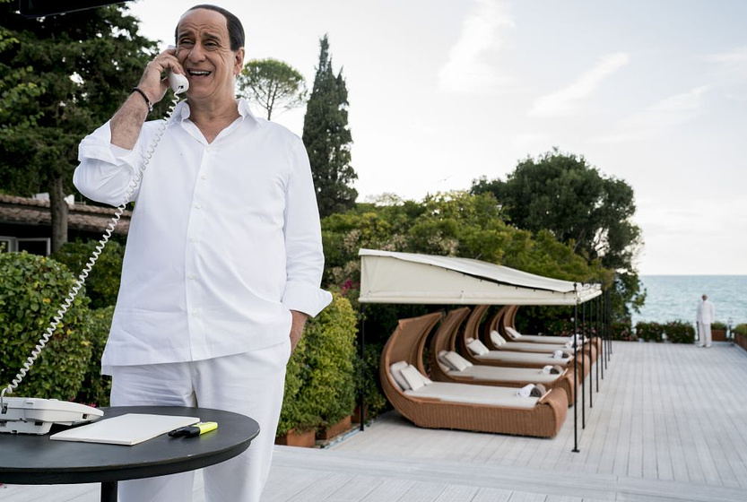 Toni Servillo en Silvio (y los Otros)