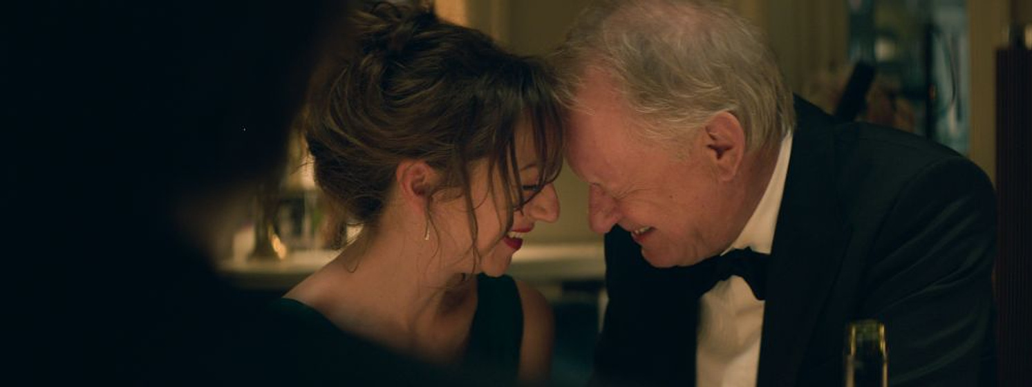 Stellan Skarsgård y Andrea Bræin Hovig en Hope