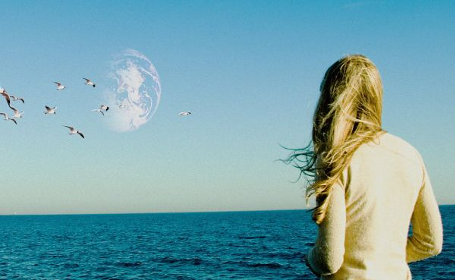Brit Marling en Otra Tierra