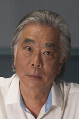 picture of actor Dennis Akayama