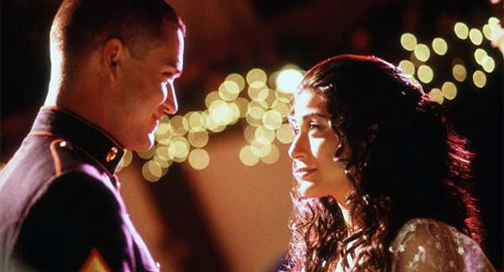 Marisol Nichols y Mark-Paul Gosselaar en la-princesa-y-el-marine