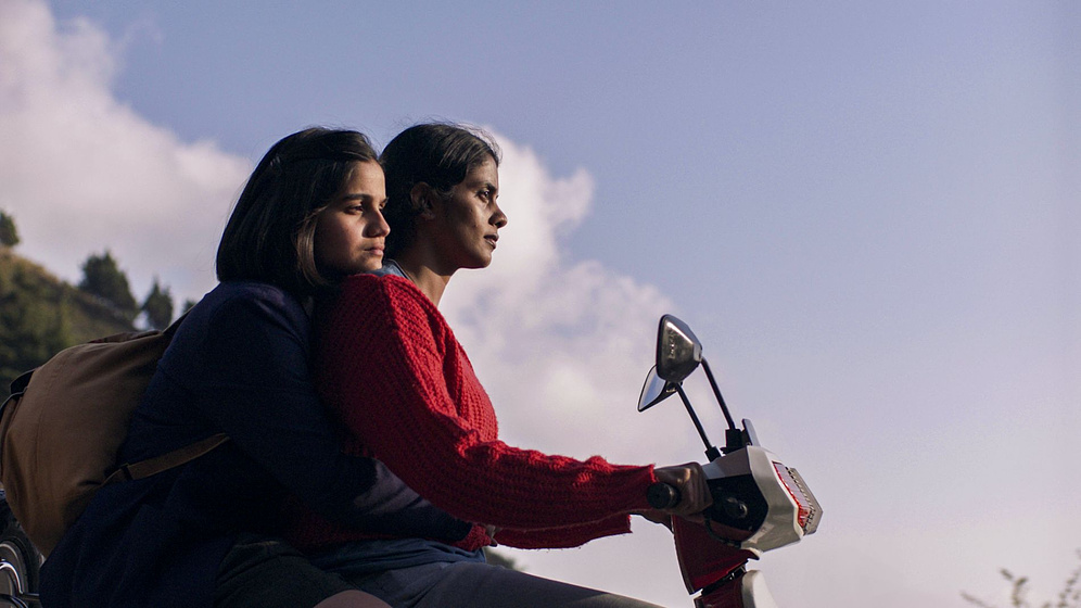Preeti Panigrahi y Kani Kusruti en Girls will be Girls