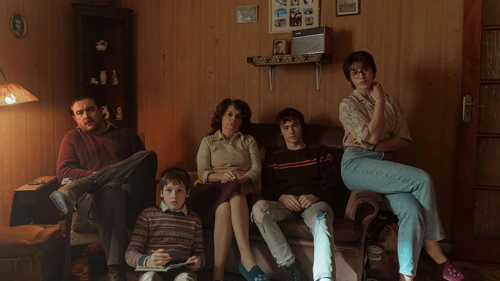 Pom Boyd, Laurence O'Fuarain y Charleigh Bailey en spilt-milk