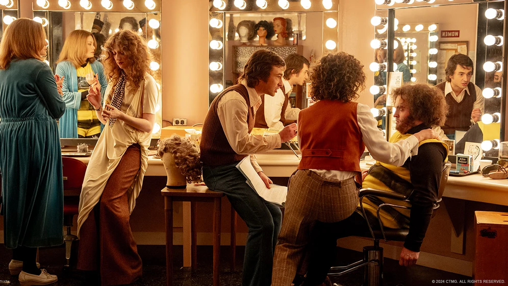 Gabriel LaBelle, Rachel Sennott, Emily Fairn, Kim Matula y Matt Wood en saturday-night