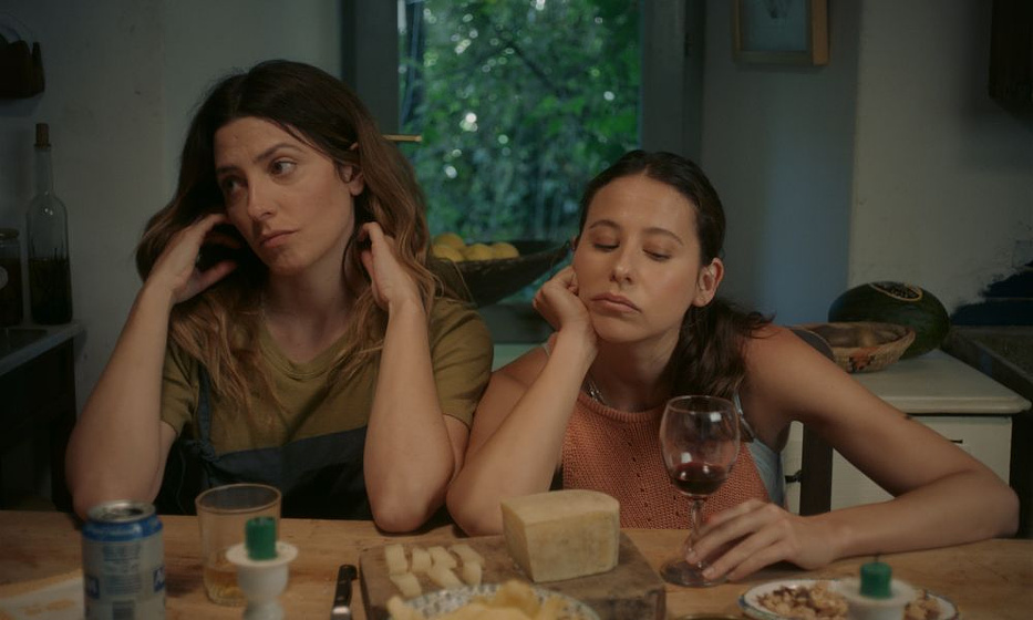 Bárbara Lennie y Irene Escolar en Las Chicas están bien