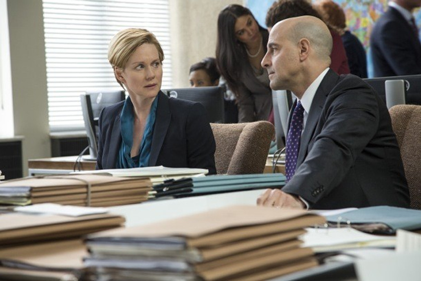 Stanley Tucci y Laura Linney en El Quinto Poder