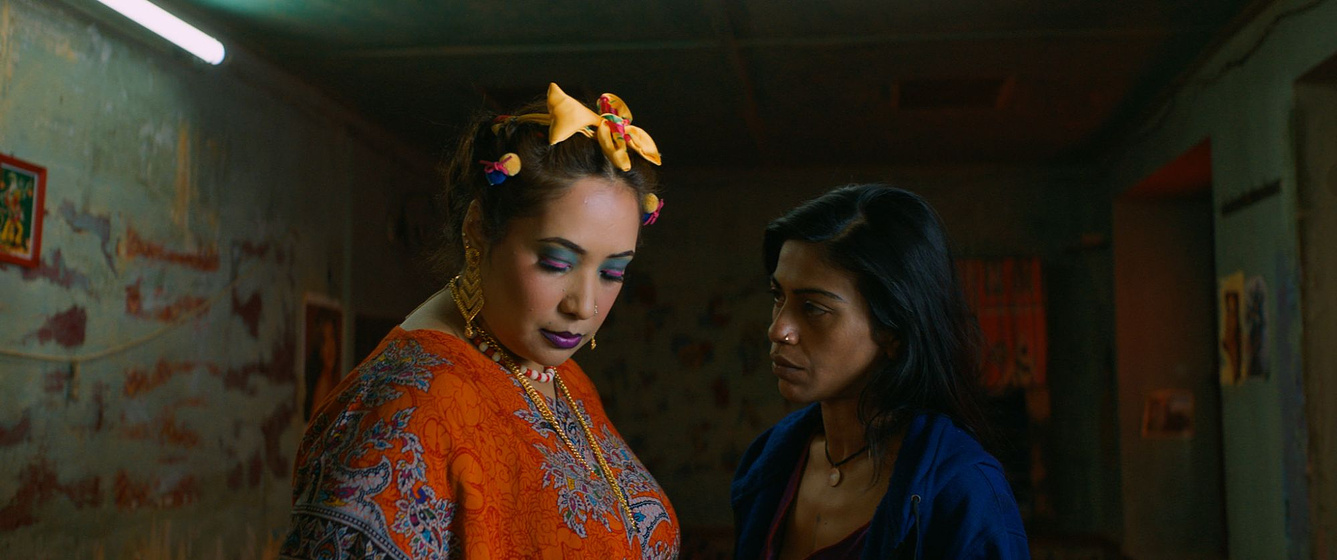 Auroshikha Dey y Mita Vashisht en The Shameless