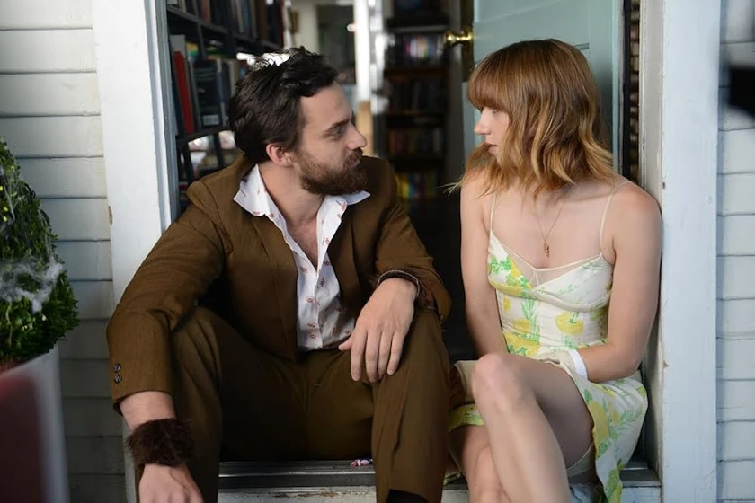 Zoe Kazan y Jake Johnson en una-vida-de-mentira