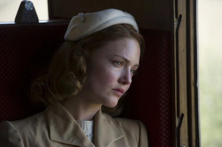 Holliday Grainger en el-secreto-de-las-abejas
