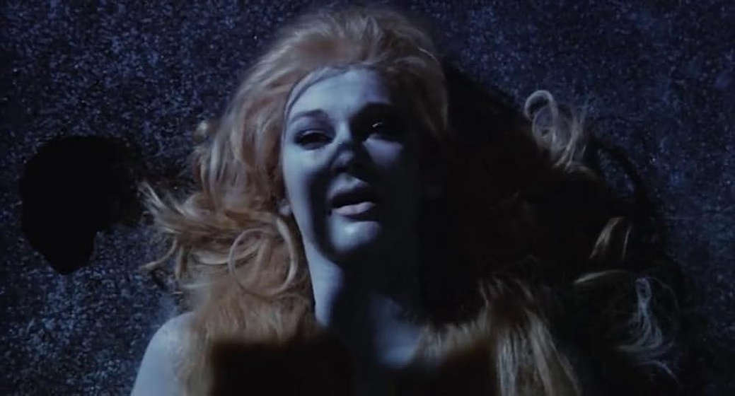 Carla Gravina en el-anticristo