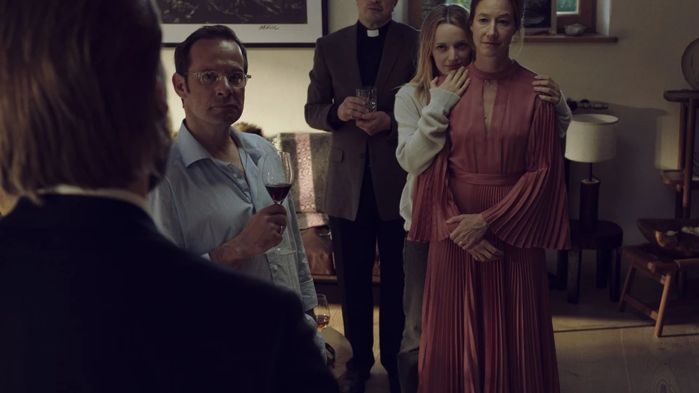 Johanna Wokalek y Yorgos Pirpassopoulos en the-exalted