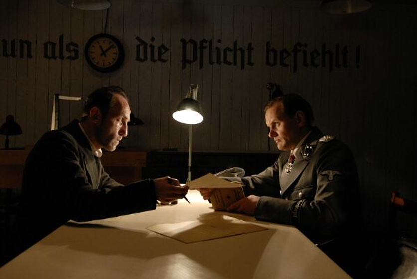 Devid Striesow y Karl Markovics en Los Falsificadores
