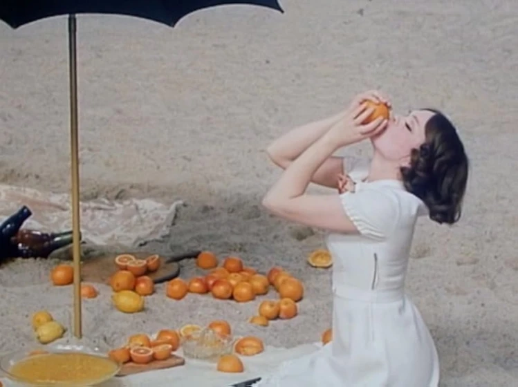 Jitka Novákova en fruit-of-paradise