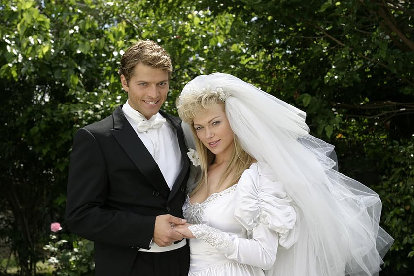Laura Prepon y Misha Collins en Karla