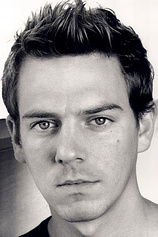 picture of actor Joe Armstrong