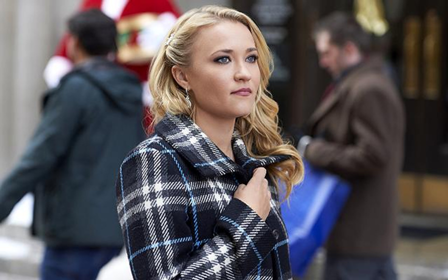 Emily Osment en la-fiesta-de-navidad