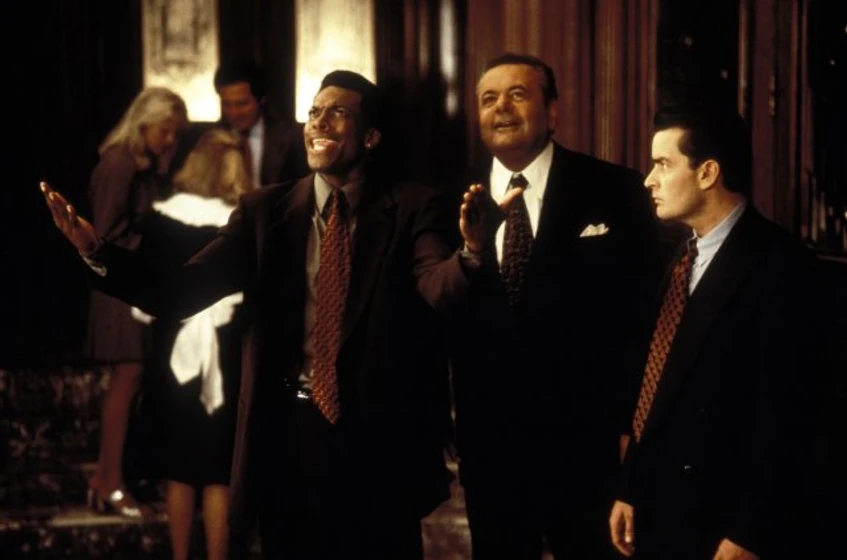 Charlie Sheen, Chris Tucker y Paul Sorvino en El Dinero es lo Primero