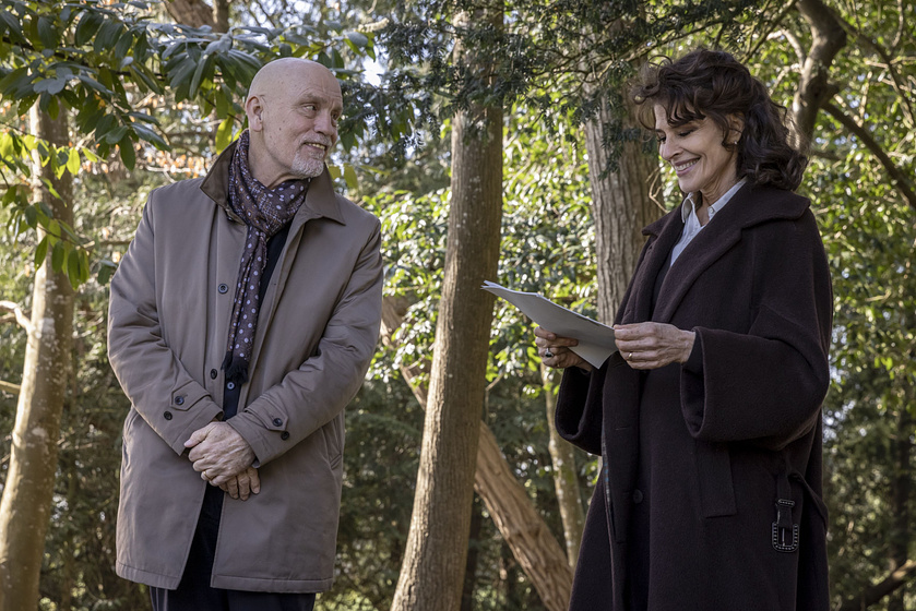 John Malkovich y Fanny Ardant en El Mayordomo Inglés
