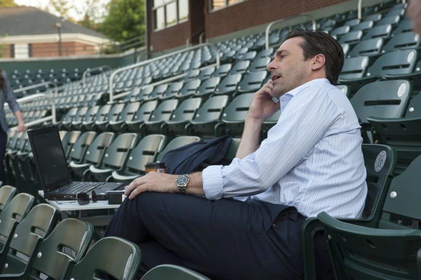 Jon Hamm en el-chico-del-millon-de-dolares