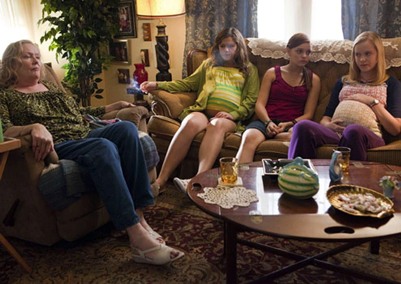 Michelle DeFraites, Jenna Leigh Hall, Kelly Heyer y Jan Chategnier en Pacto entre Adolescentes
