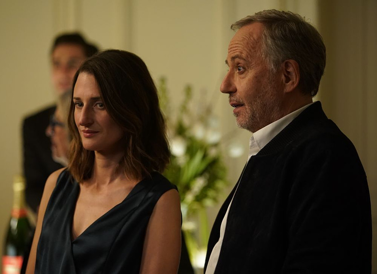 Fabrice Luchini y Camille Cottin en La Biblioteca de los libros rechazados