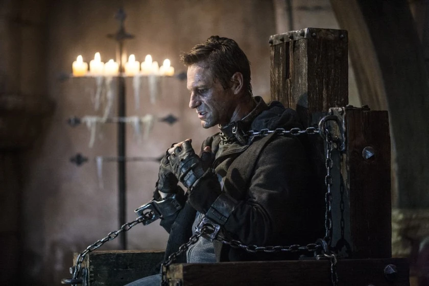 Aaron Eckhart en yo-frankenstein