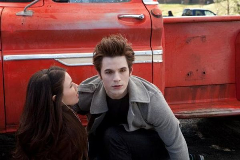 Matt Lanter y Jenn Proske en Híncame el diente