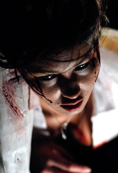 Arielle Kebbel en freakdog-red-mist
