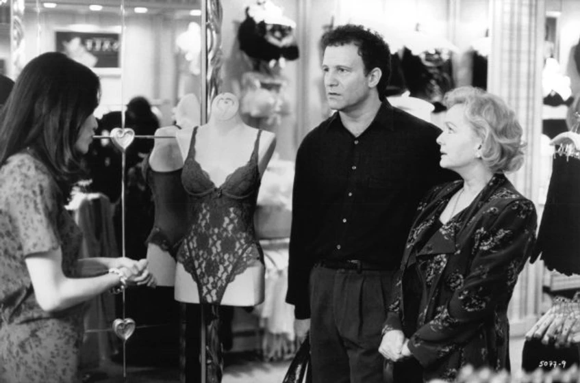 Debbie Reynolds y Albert Brooks en las-manias-de-mama
