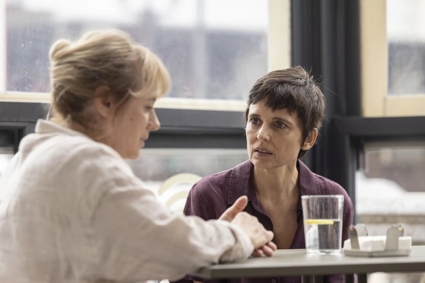 Elena Anaya y Emma Suárez en hermanas-2026