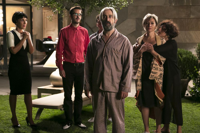 Candela Peña, Javier Cámara [I], Pilar Castro, Jorge Monje y Julián López en El Tiempo de los monstruos